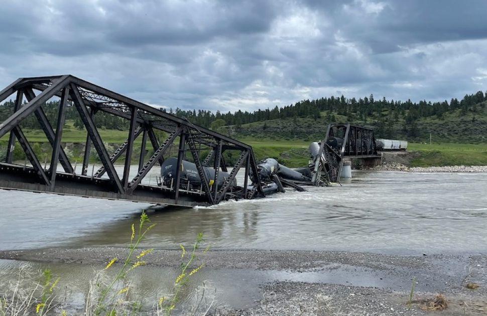 Tragic Incident: Freight Train Carrying Hot Asphalt and Molten Sulfur Derails, Plunges into Yellowstone River due to Bridge Failure.