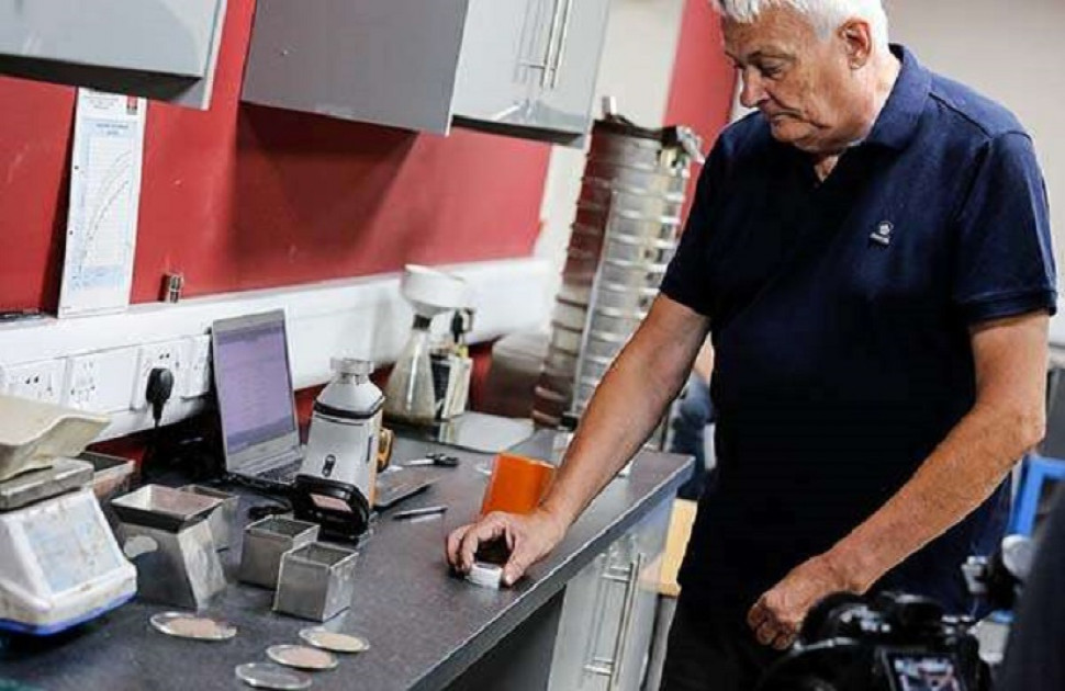 Bunting-Redditch uses Hitachi’s X-MET8000 for laboratory test to form the basis for customer equipment recommendations