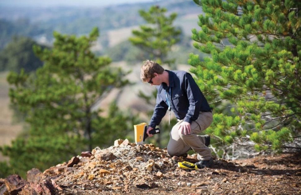 Detecting Lead in Soil—XRF Reveals Long-Lasting Soil Contamination from Paint and Gasoline