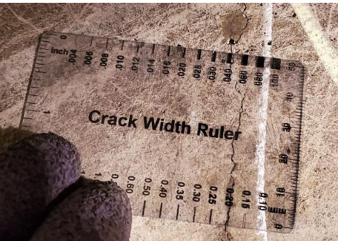 Crack width ruler used for surface crack width measurement